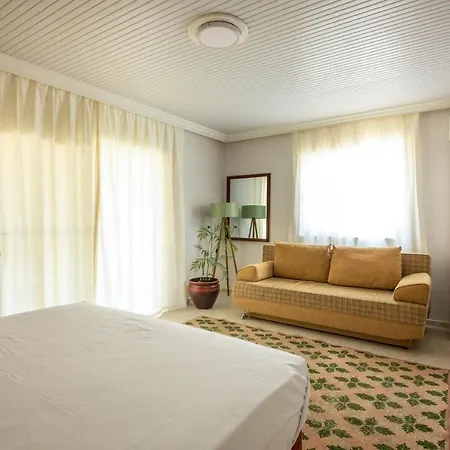 Bhavana Goekova Hotel *